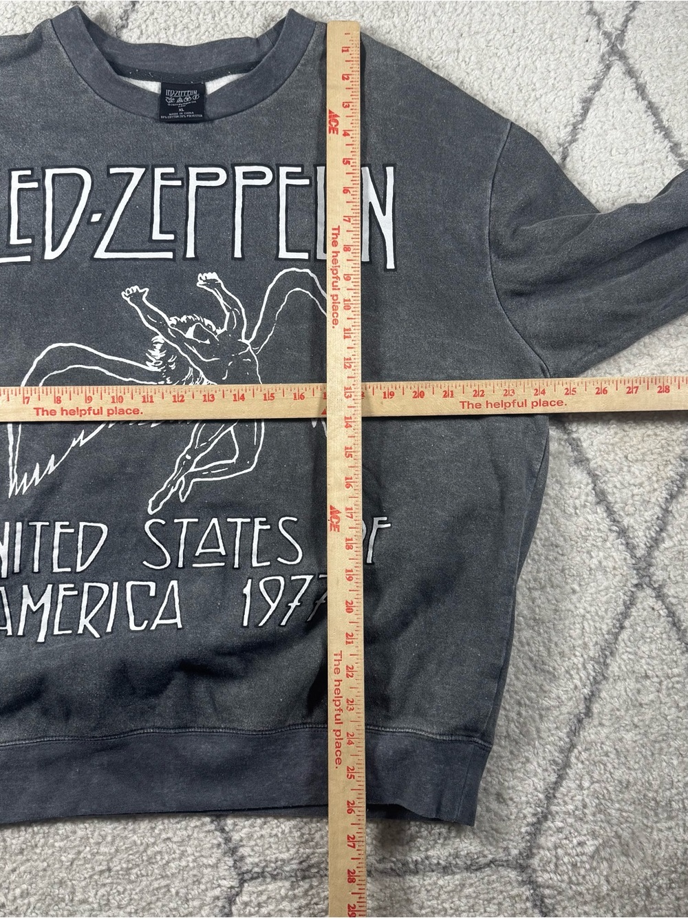 1977 Black Graphic Crewneck Sweater - Picture 4 of 4